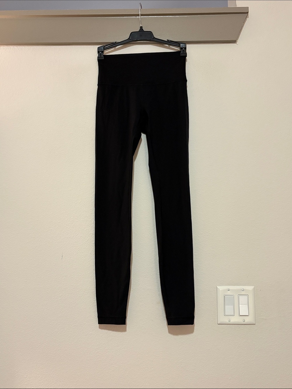 Lululemon Wunder Under High Rise Tight Brushed 28” in Black SZ 4 EUC - Picture 3 of 5